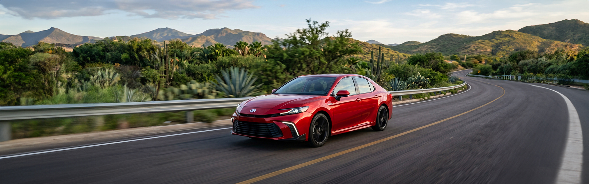 Toyota Camry Hybrid o similar